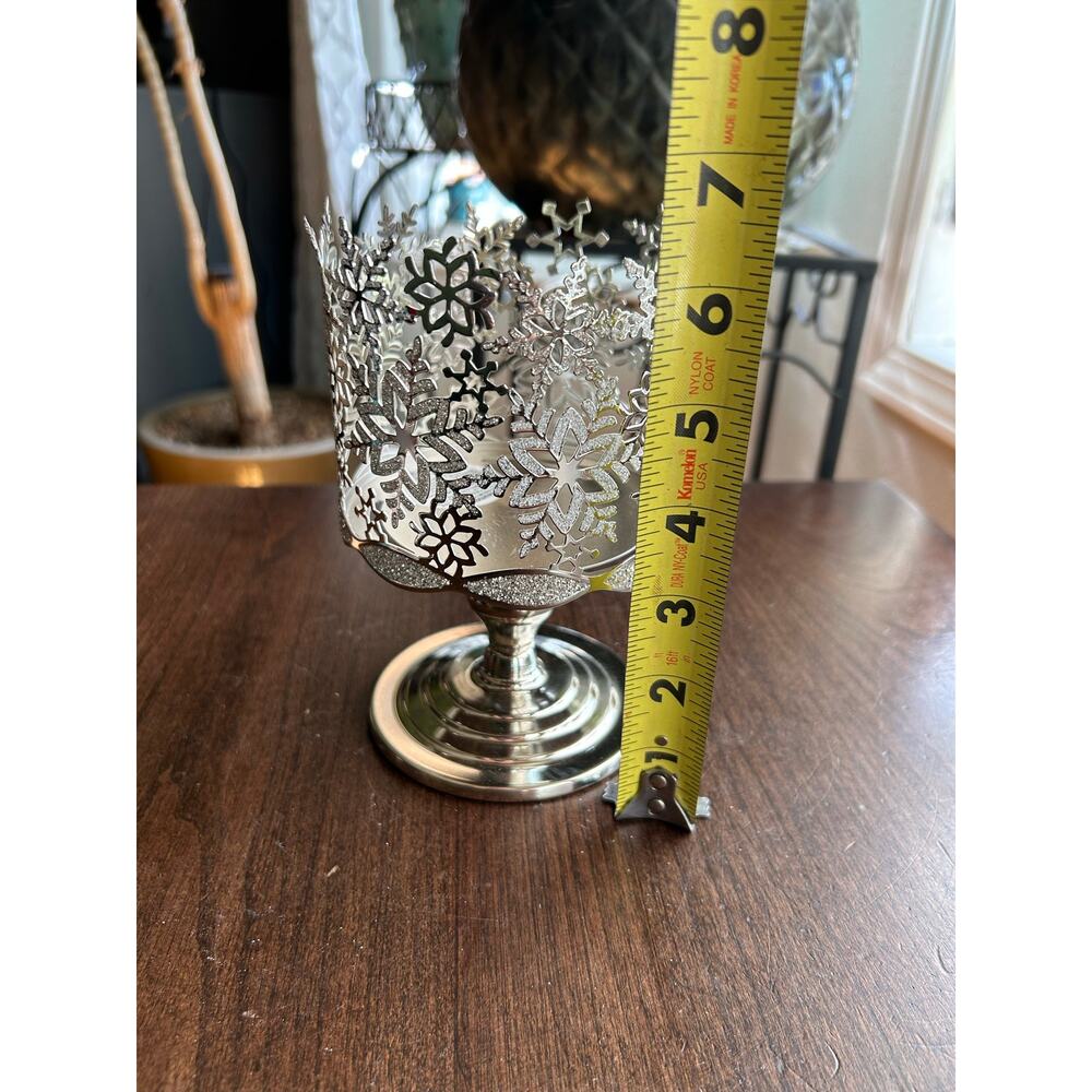 Bath & Body Works Holiday Silver Snowflakes Pedestal 3 Wick Candle Holder - Picture 8 of 9
